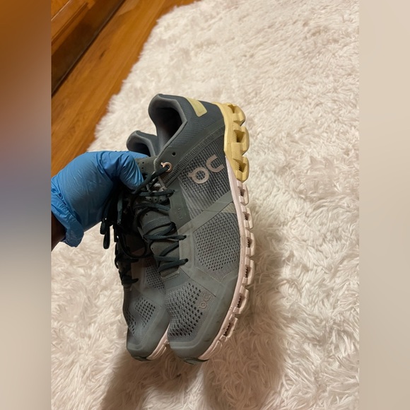 ON CLOUD HELION SWISS ENGINEERED RUNNING SHOES - Picture 7 of 16